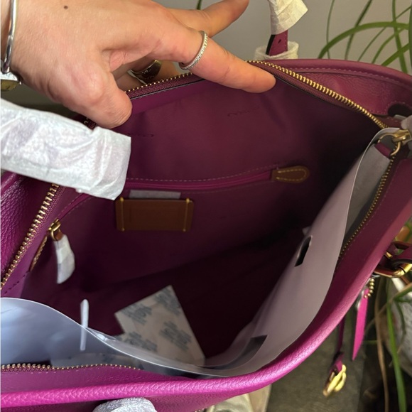 Authentic COACH 1941 pebbled leather zip top Tote - Picture 9 of 15